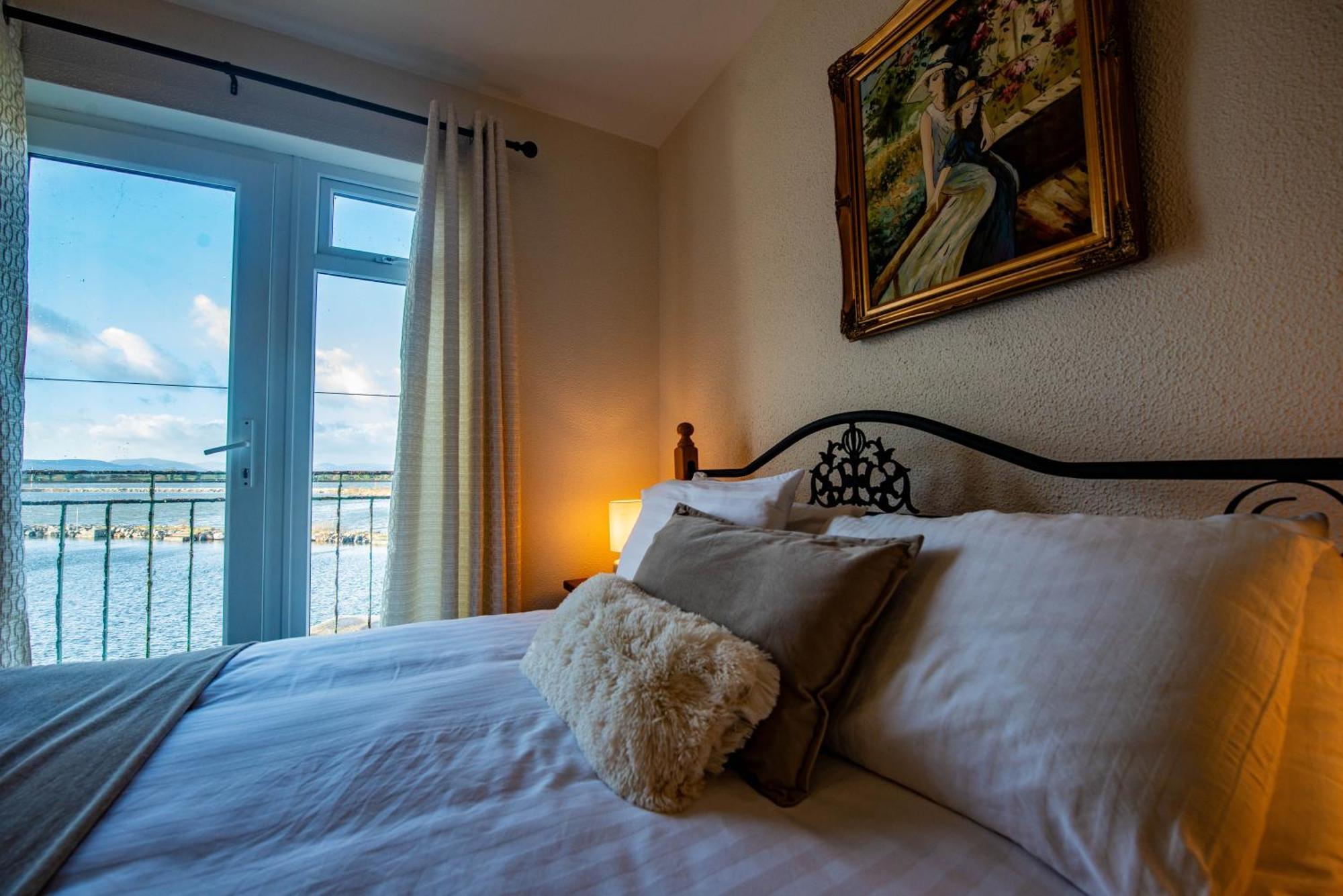 Greenfield Bar & Bistro Hotel